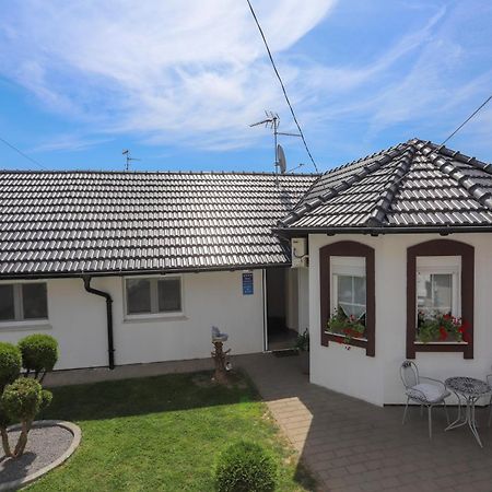 Apartman Veronika Джяково Экстерьер фото